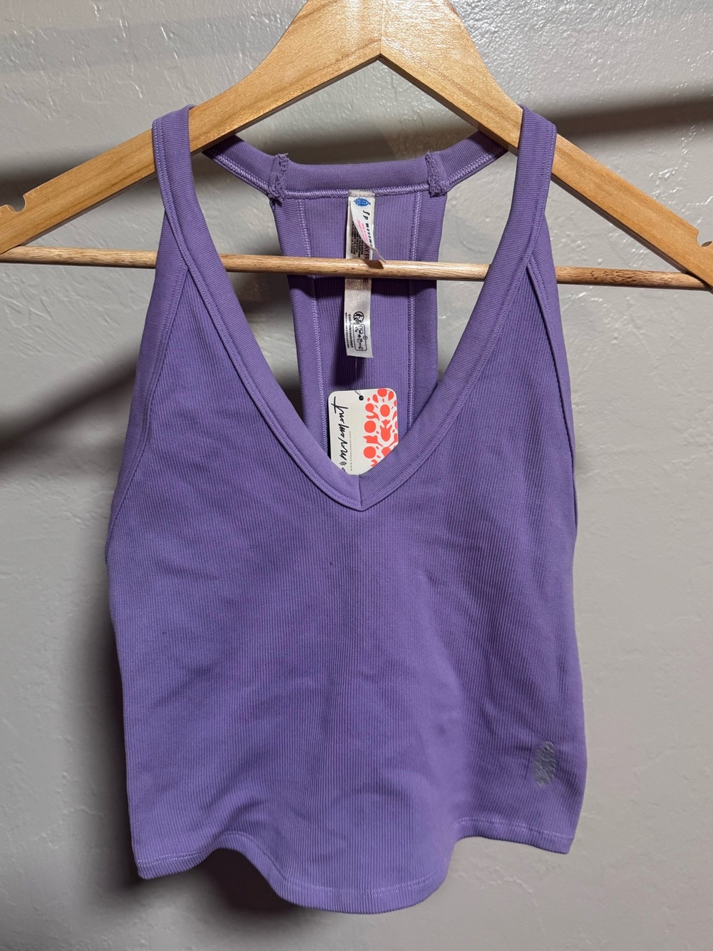 Free People FP Movement All Clear V Neck Cami NWT Size M/L “Gem” Light Purple - Picture 5 of 8